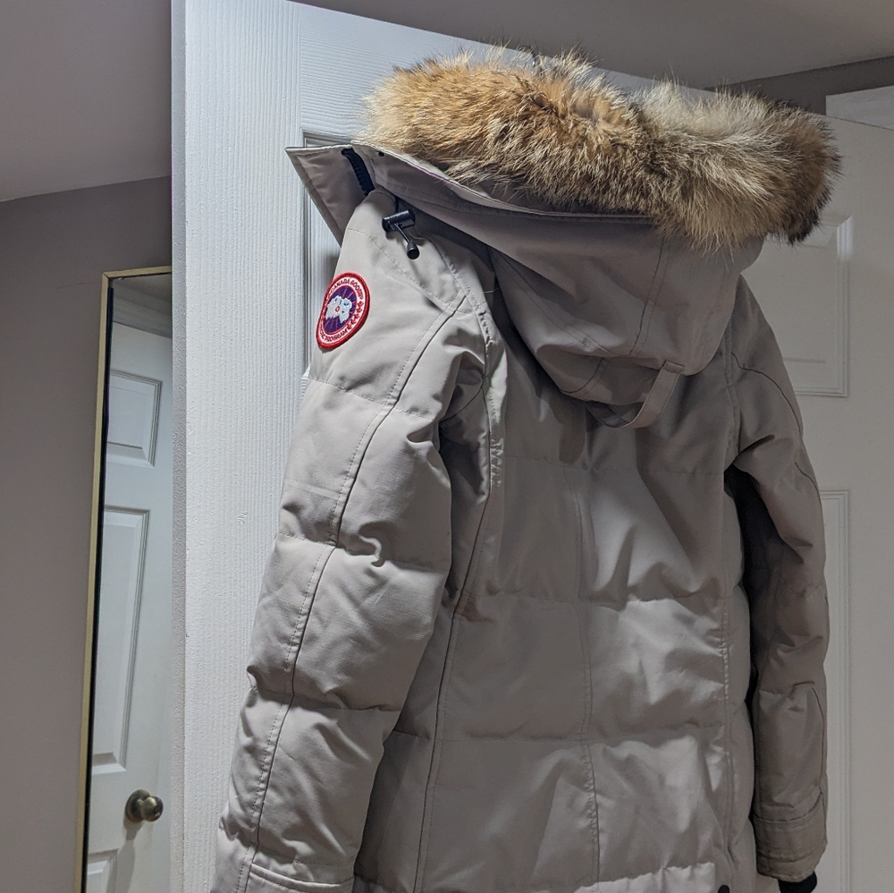 Sold! Canada goose Shelburne parka